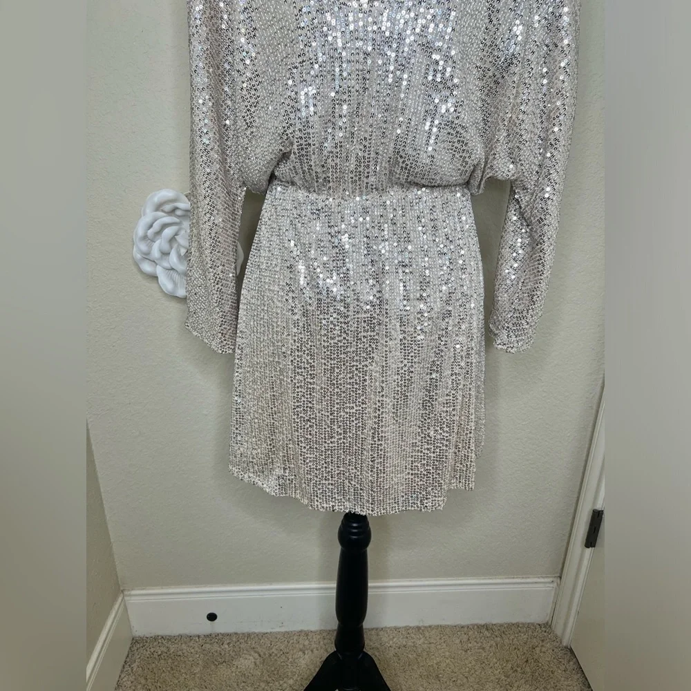 NTM: Silver Sequin Mini Dress Surplice V-Neck Long Sleeve Cocktail Holiday Glam - Picture 14 of 16